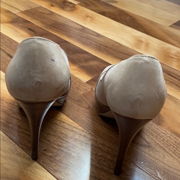 Size 5 platform Guess heels - Picture 2 of 9